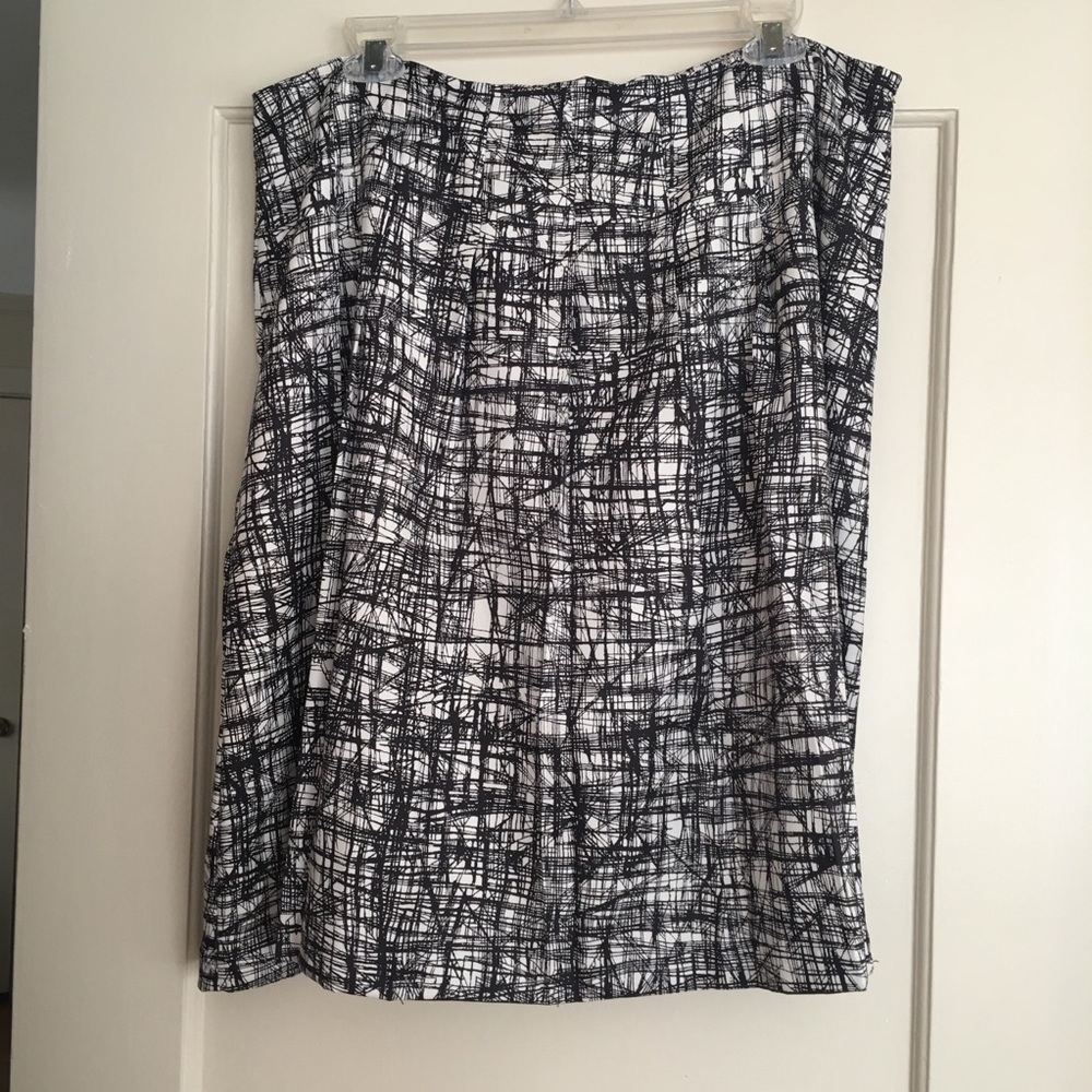 Calvin Klein 16 Short Skirt Black & White Pattern